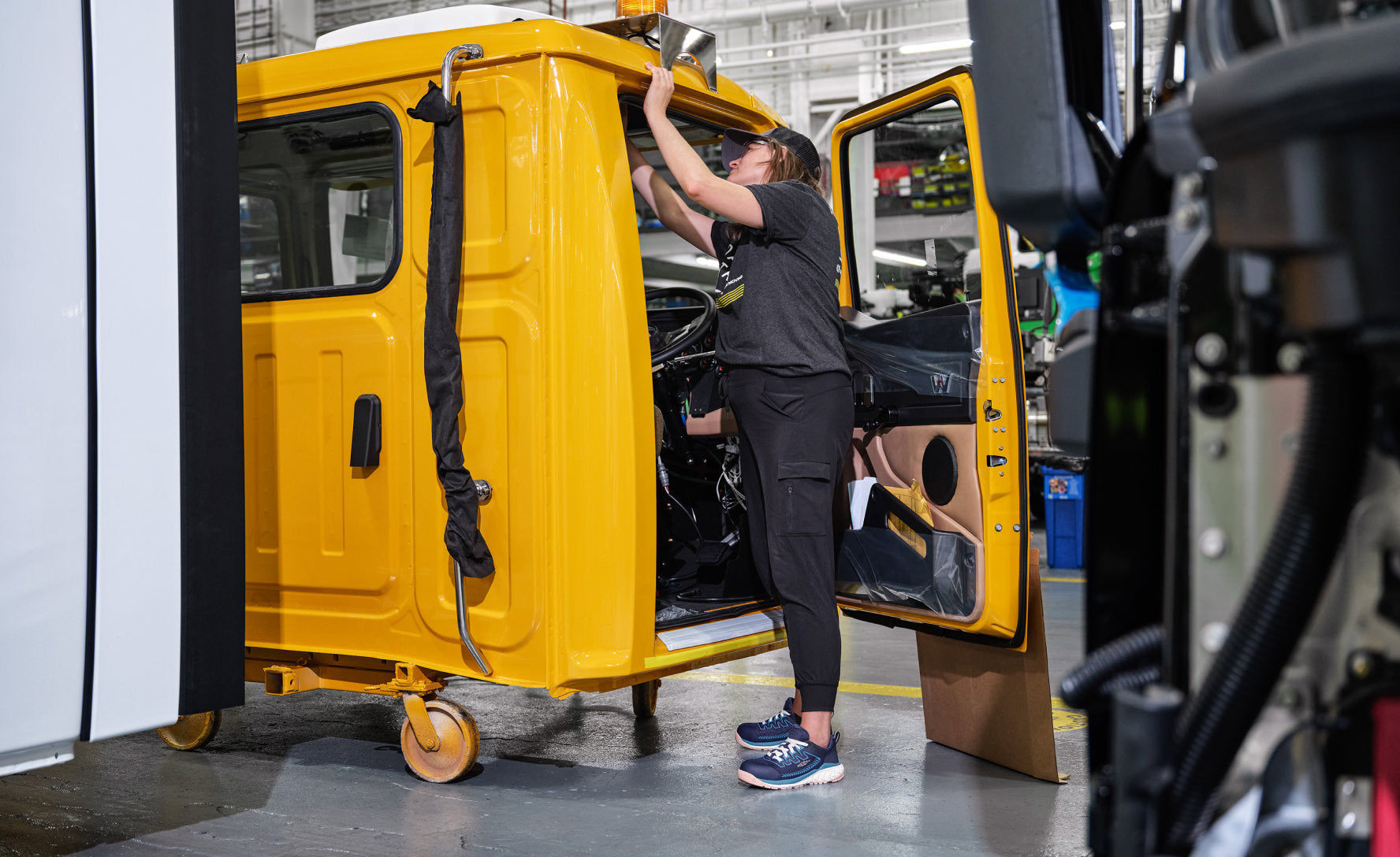 Women's Arvada Work Sneaker (Carbon Toe) | Black/Black - Image 7